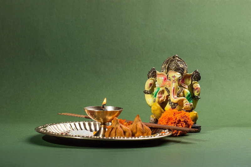 Ganesh e l'altare delle offerte